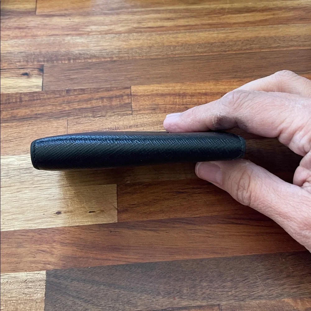 Prada Authentic Vintage Black Leather Saffiano 6 Key Holder Case. 23 - Picture 3 of 8